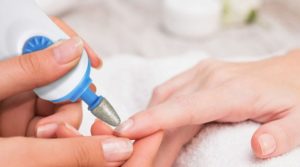 Depose de vernis semi permanent avec ponceuse